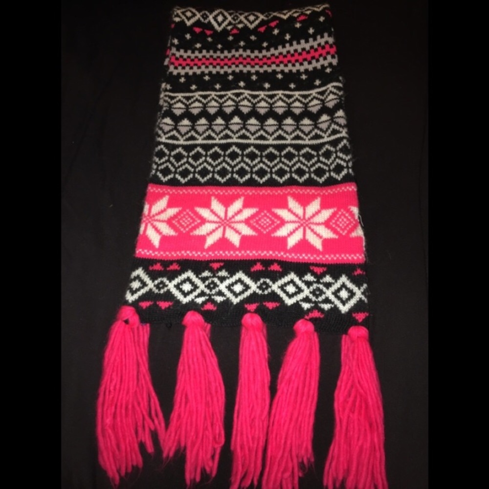 Snowflake scarf